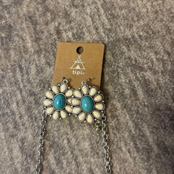 Turquoise and White CLAUDEN SQUASH BLOSSOM NECKLACE AND EARRING SET - Picture 5 of 8